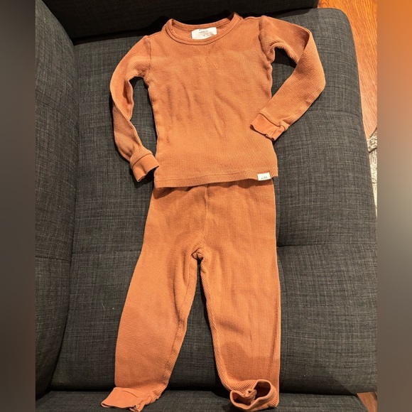 AM. x Petit Lem Lounge Set - Picture 2 of 8